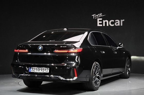 BMW 7-Series 740i xDrive M Sport — пробег 25 959 км — фото 2 из 5