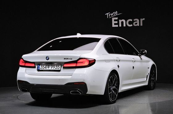 BMW 5-Series 530e M Sport — пробег 86 152 км — фото 2 из 5