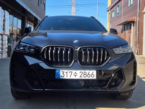 BMW X6 xDrive40i M Sport — пробег 1 320 км — фото 1 из 5