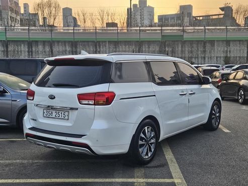 Kia Carnival 9-seater Luxury — пробег 223 250 км — фото 2 из 5