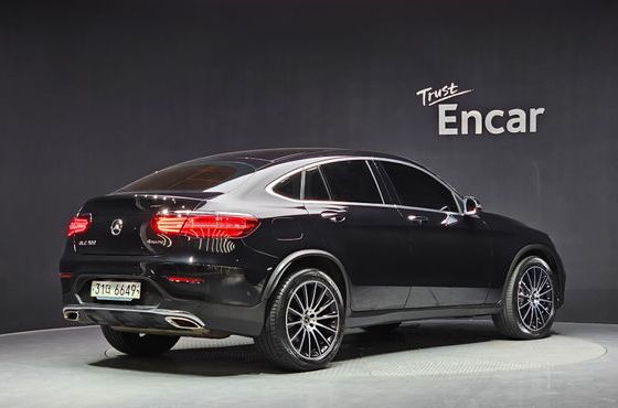 Mercedes-Benz GLC-Class GLC300 4MATIC AMG Line Coupe — пробег 72 804 км — фото 2 из 5