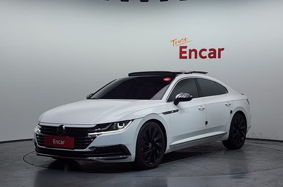 Volkswagen Arteon 2.0 TDI Premium — пробег 105 618 км — фото 1 из 5