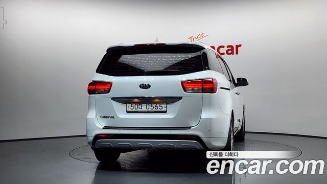 Kia Carnival из Кореи Encar