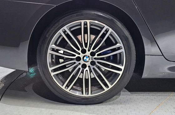 BMW 5-Series 530i xDrive M Sport Package Plus — пробег 45 165 км — фото 5 из 5