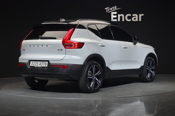 Volvo XC40 B4 R-Design — пробег 180 576 км — фото 2 из 5