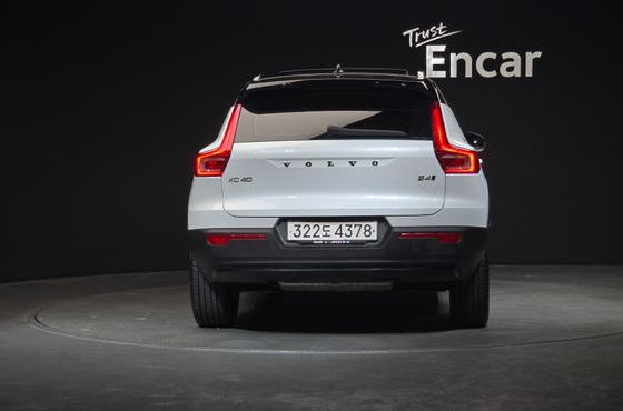 Volvo XC40 B4 R-Design — пробег 180 576 км — фото 4 из 5