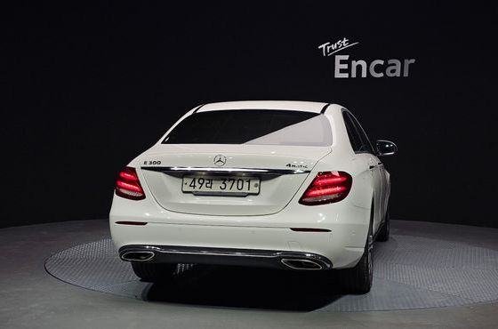 Mercedes-Benz E-Class E300 4MATIC Avnatgarde — пробег 88 176 км — фото 4 из 5