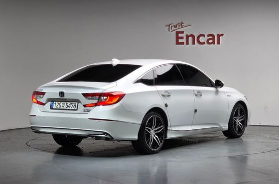 Honda Accord 2.0 Hybrid Touring — пробег 47 802 км — фото 2 из 5