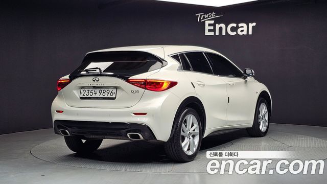Infiniti Q30 из Кореи Encar