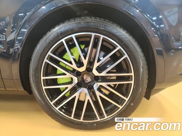 Porsche Cayenne 4.0 Turbo E-hybrid Coupe — пробег 2 000 км — фото 4 из 5