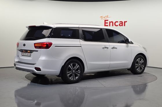 Kia Carnival 9-Seater Luxury — пробег 68 297 км — фото 2 из 5