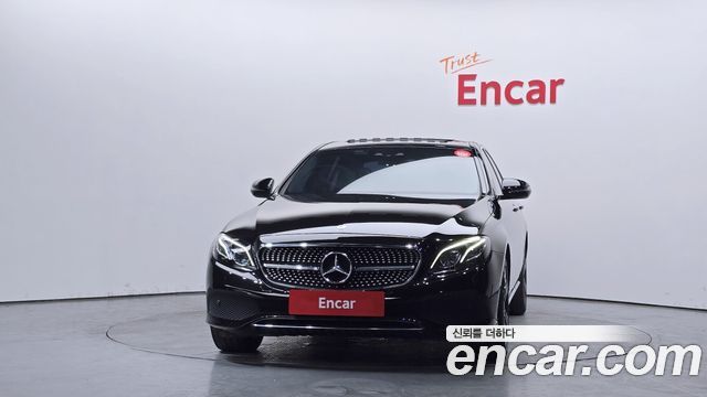 Mercedes-Benz E-Class E220d 4MATIC Avantgarde — пробег 69 858 км — фото 3 из 5