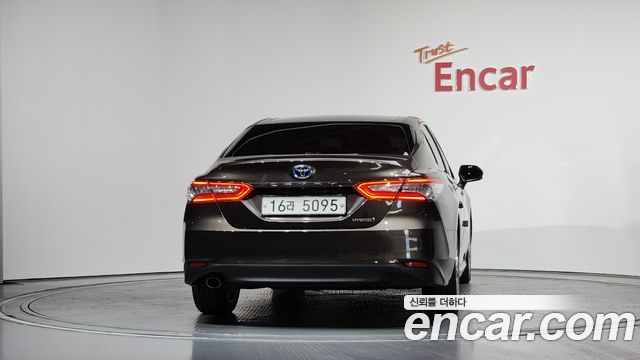 Toyota Camry 2.5 XLE Hybrid — пробег 161 540 км — фото 4 из 5