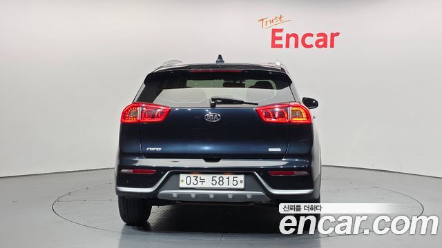 Kia Niro Prestige — пробег 110 547 км — фото 4 из 5