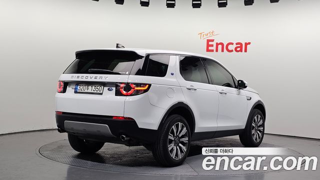 Land Rover Discovery Sport 2.0 TD4 HSE Luxury — пробег 121 239 км — фото 2 из 5
