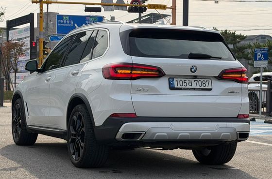 BMW X5 xDrive 40i xLine — пробег 76 579 км — фото 2 из 5