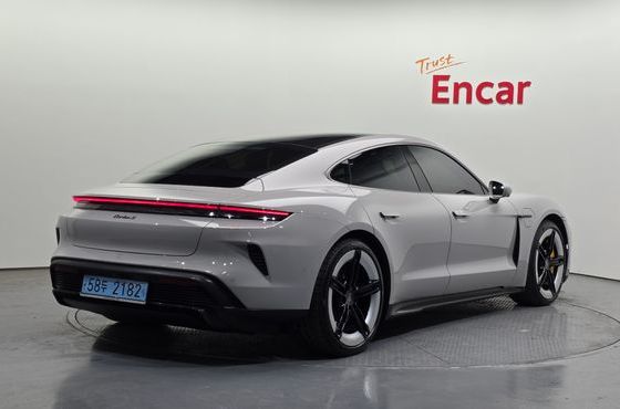 Porsche Taycan Turbo S — пробег 14 264 км — фото 2 из 5