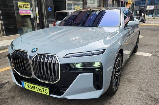 BMW 7-Series 740i xDrive M Sport — пробег 900 км — фото 2 из 5