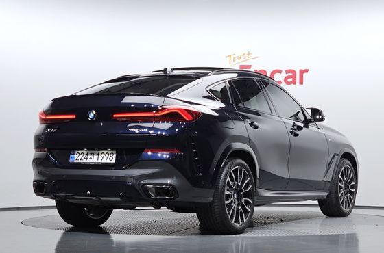 BMW X6 xDrive40i M Sport — пробег 3 610 км — фото 2 из 5
