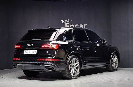 Audi Q7 55 TFSI Quattro Premium — пробег 18 101 км — фото 2 из 5