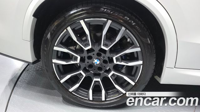 BMW X5 xDrive 40i M Sport — пробег 8 901 км — фото 5 из 5