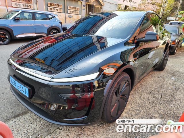 Tesla Model Y Premium RWD — пробег 500 км — фото 2 из 5
