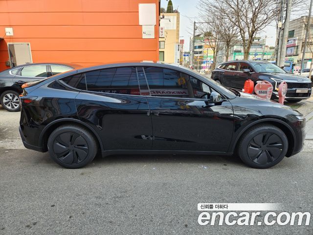 Tesla Model Y Premium RWD — пробег 500 км — фото 4 из 5