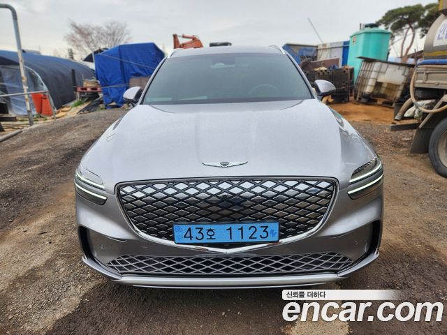 Genesis GV70 e-AWD — пробег 700 км — фото 1 из 5