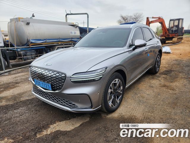 Genesis GV70 e-AWD — пробег 700 км — фото 2 из 5