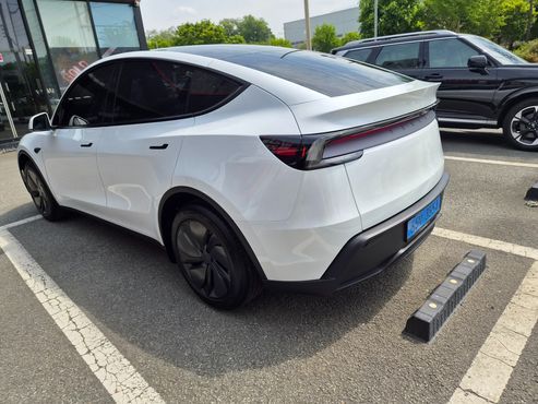Tesla Model Y Premium RWD — пробег 500 км — фото 5 из 5
