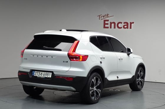 Volvo XC40 B4 Inscription — пробег 106 933 км — фото 2 из 5