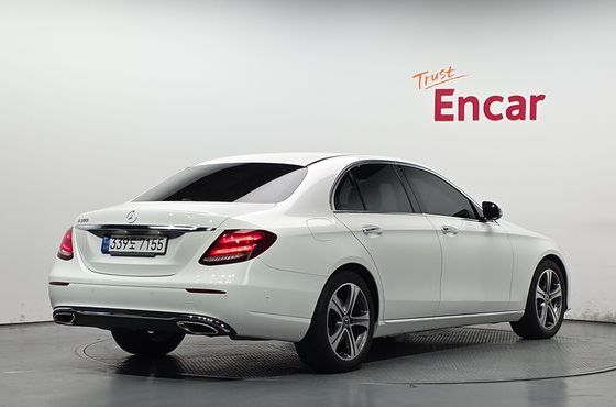 Mercedes-Benz E-Class E300 Avantgarde — пробег 76 559 км — фото 2 из 5