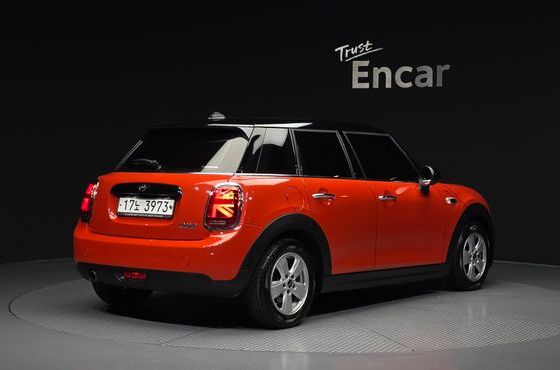 Mini Cooper 5Door Standard 3rd — пробег 99 282 км — фото 2 из 5