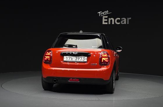 Mini Cooper 5Door Standard 3rd — пробег 99 282 км — фото 4 из 5