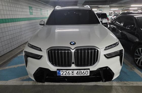 BMW X7 xDrive 40i M Sport 7STR — пробег 15 000 км — фото 1 из 5