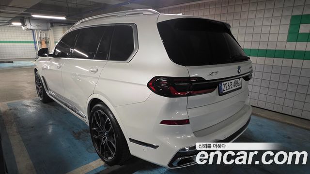 BMW X7 xDrive 40i M Sport 7STR — пробег 15 000 км — фото 4 из 5