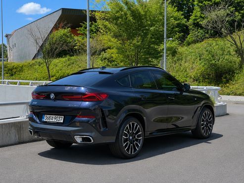 BMW X6 xDrive40i M Sport — пробег 2 050 км — фото 2 из 5