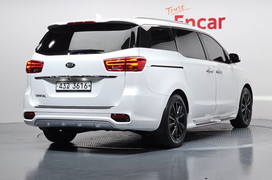 Kia Carnival 9-Seater Prstige — пробег 124 524 км — фото 2 из 5