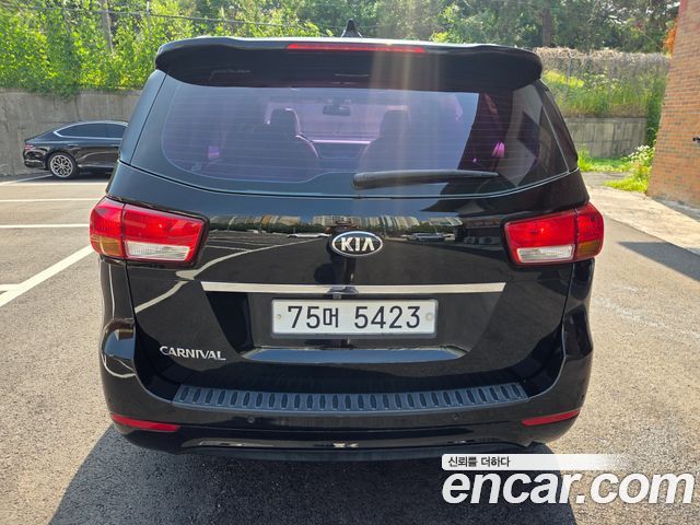 Kia Carnival 11-seater Luxury — пробег 174 649 км — фото 2 из 5
