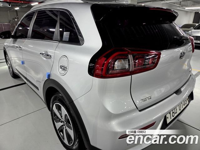 Kia Niro Prestige — пробег 222 230 км — фото 5 из 5