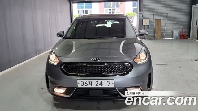 Kia Niro Prestige — пробег 116 810 км — фото 3 из 5
