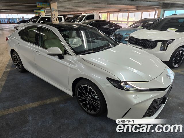 Toyota Camry 2.5 XLE Hybrid — пробег 4 км — фото 2 из 5