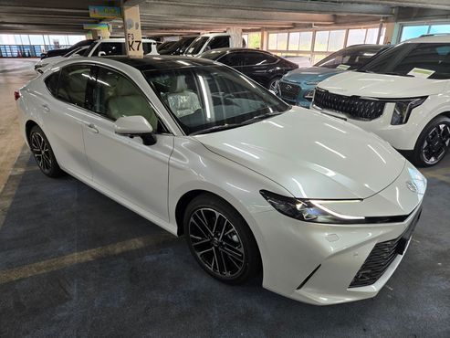 Toyota Camry 2.5 XLE Hybrid — пробег 4 км — фото 2 из 5