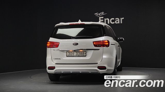 Kia Carnival из Кореи Encar