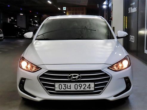 Hyundai AVANTE 1.6 e-VGT SMART — пробег 215 587 км — фото 3 из 5