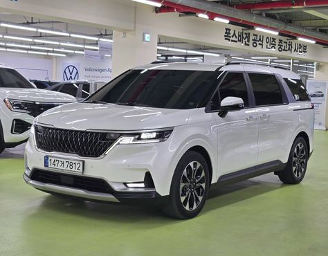 Kia Carnival Gasoline 9-Seater Prestige — пробег 74 300 км — фото 1 из 5