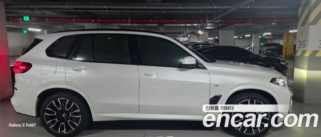 BMW X5 xDrive 50e M Sport — пробег 9 990 км — фото 3 из 5