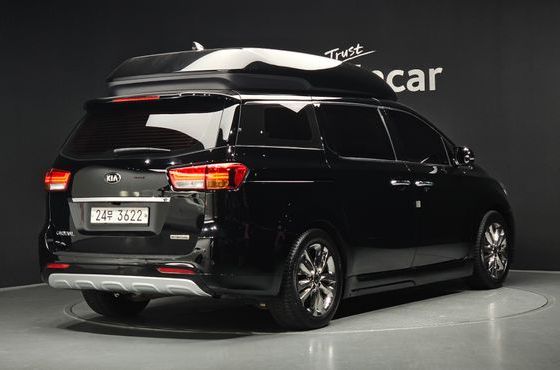 Kia Carnival 9-seater Hi-Limousine Prestige — пробег 75 270 км — фото 2 из 5