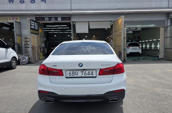BMW 5-Series 520d xDrive M Sport Package Plus — пробег 100 000 км — фото 5 из 5