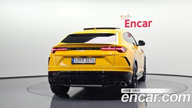 Lamborghini Urus 4.0 V8 — пробег 18 896 км — фото 4 из 5
